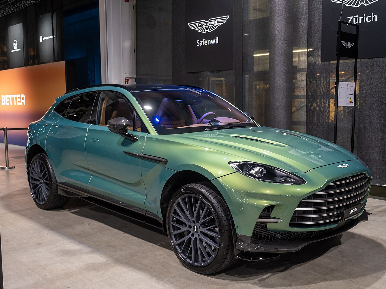 ASTON MARTIN Dbx707