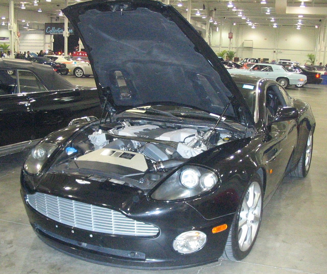 ASTON MARTIN Vanquish